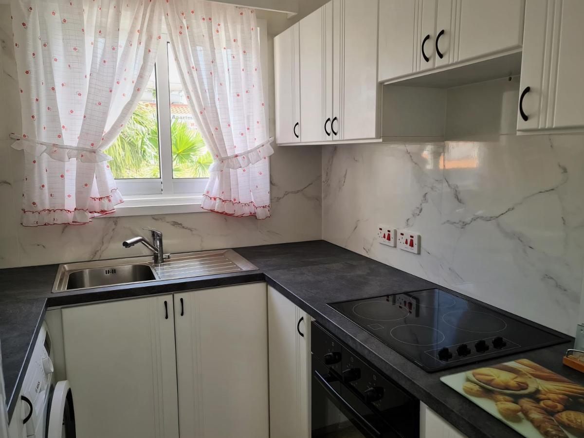 Easystay Two Bedroom Apartment 라르나카 외부 사진